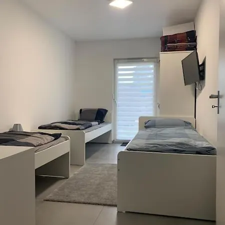 4 Im Neubau Bungalow, Garten, Grillen, Bis 9 Personen Prázdninový dům