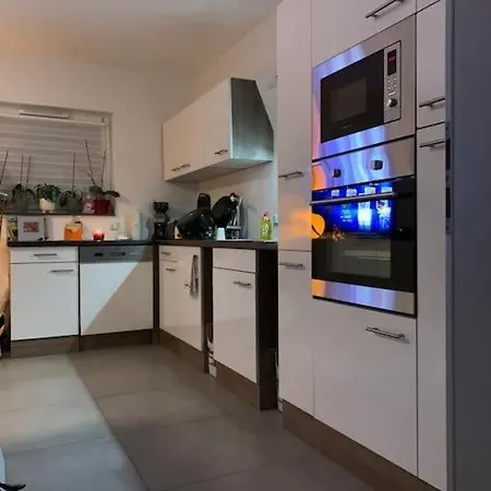 4 Im Neubau Bungalow, Garten, Grillen, Bis 9 Personen Holiday home *