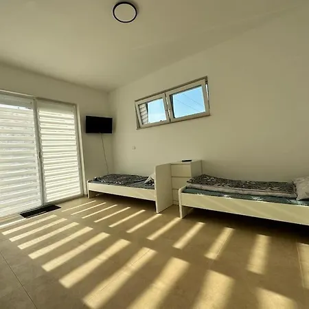 4 Im Neubau Bungalow, Garten, Grillen, Bis 9 Personen