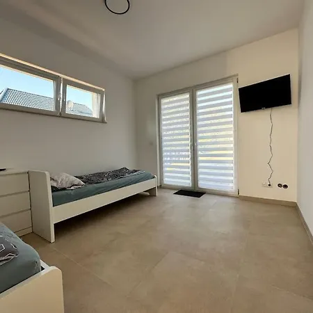 4 Im Neubau Bungalow, Garten, Grillen, Bis 9 Personen Bernau bei Berlin