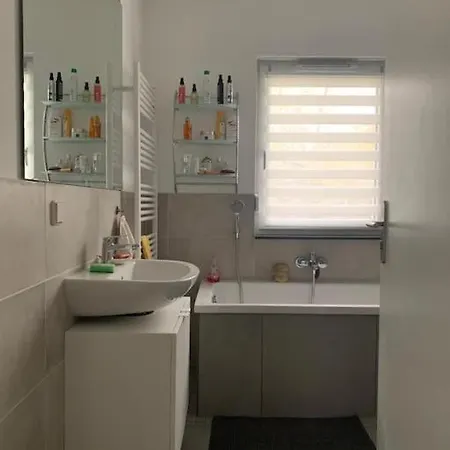 4 Im Neubau Bungalow, Garten, Grillen, Bis 9 Personen