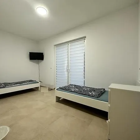 4 Im Neubau Bungalow, Garten, Grillen, Bis 9 Personen