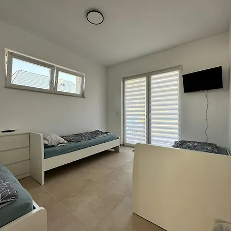 4 Im Neubau Bungalow, Garten, Grillen, Bis 9 Personen Holiday home
