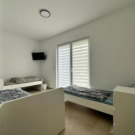 4 Im Neubau Bungalow, Garten, Grillen, Bis 9 Personen Holiday home *