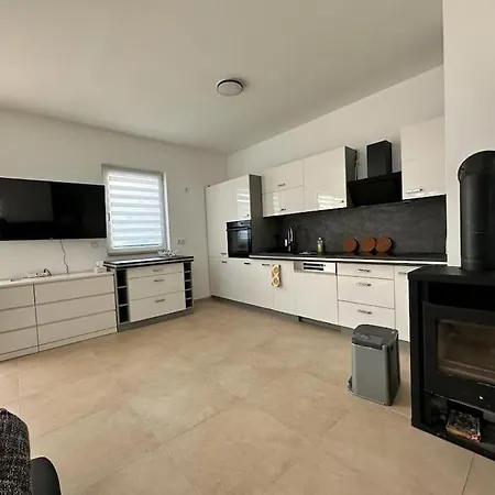 4 Im Neubau Bungalow, Garten, Grillen, Bis 9 Personen